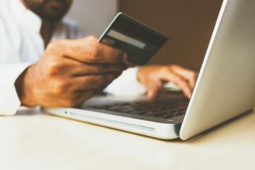 Marțea Mastercard reduce valoarea taxelor și impozitelor cu minimum 50 de lei